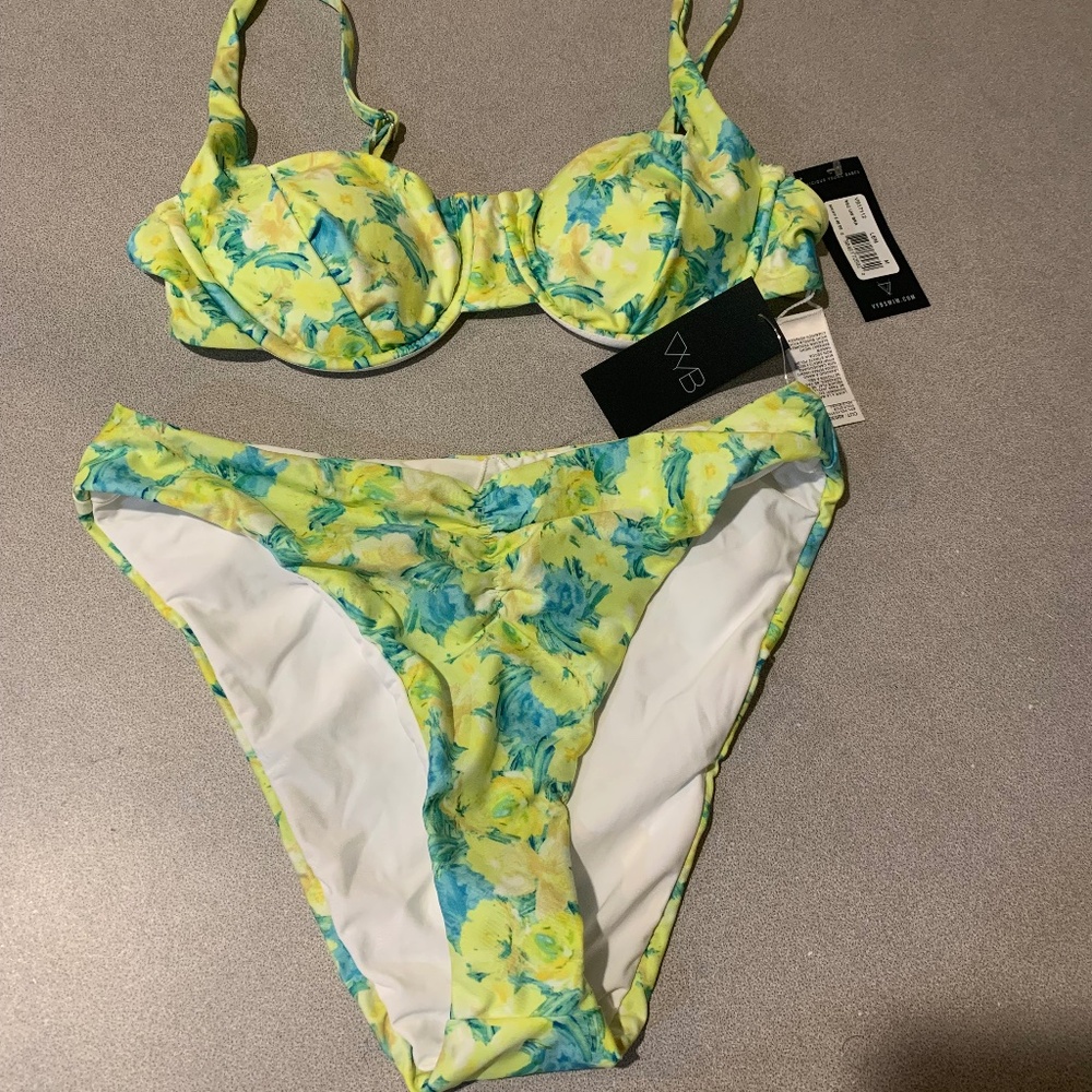 NWT VYB Yellow/Green Print Bikini Set sz M